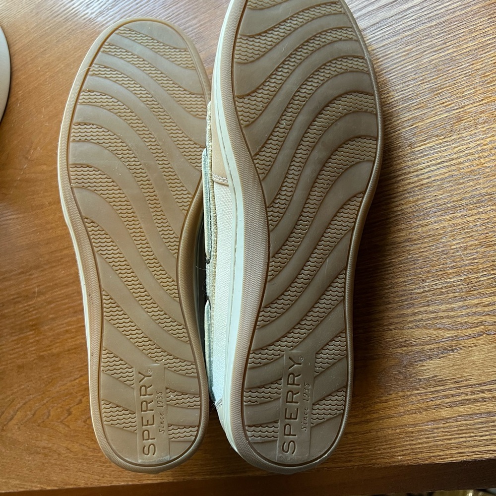 NEW WOMENS SPERRY  -  NEVER WORN